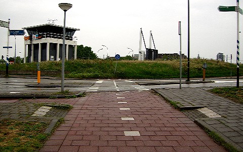 Shortcut if you are not stopping in Vlaardingen then cross the road and 