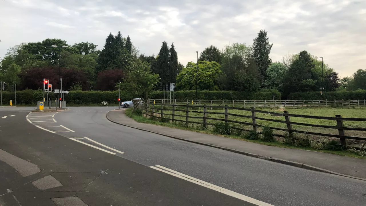 The end of Steers Lane at Radford Road