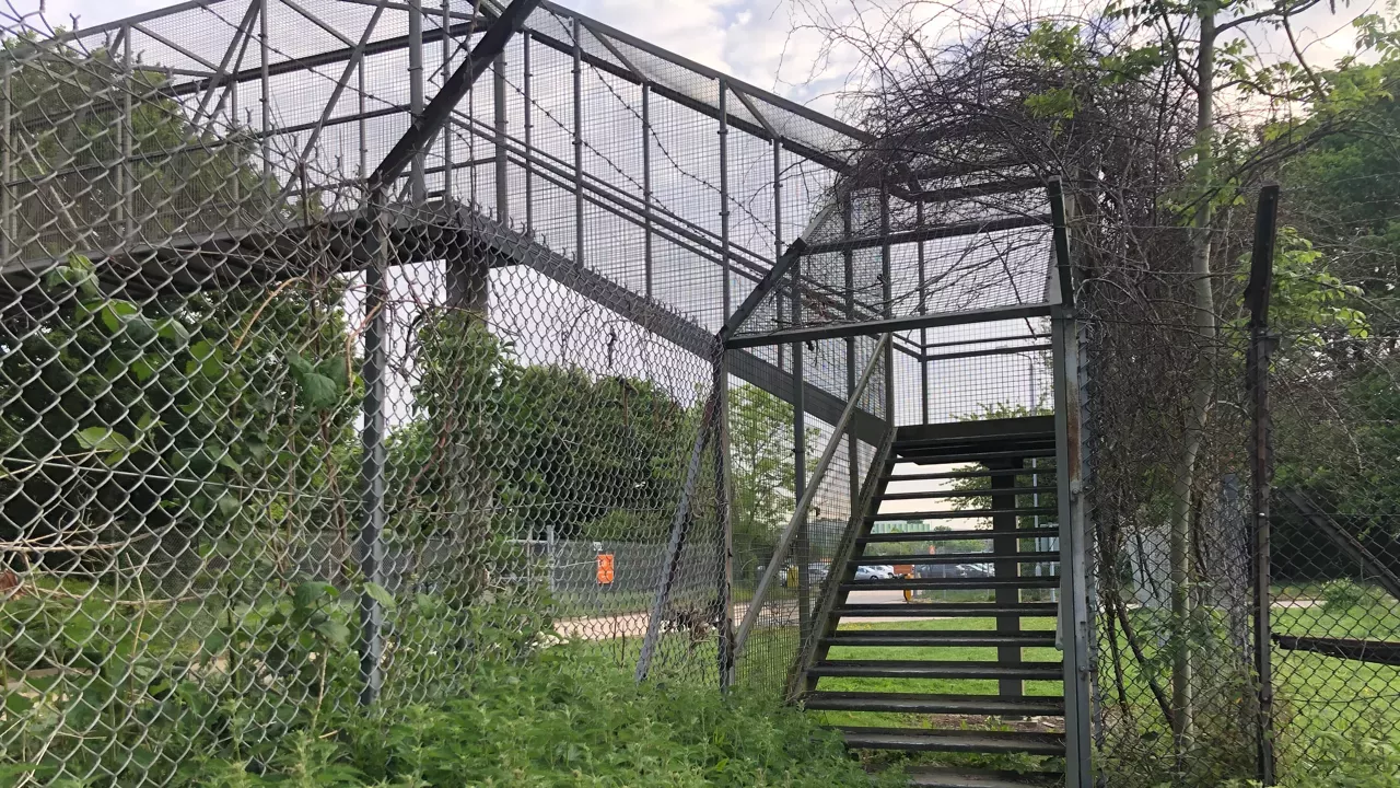 Second caged footbridge 