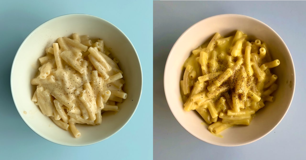Two bowls of macaroni cheese, one plain (left) and one with turmeric (right)