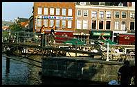 Leiden in the summer: so relaxed, there is even a sofa outside